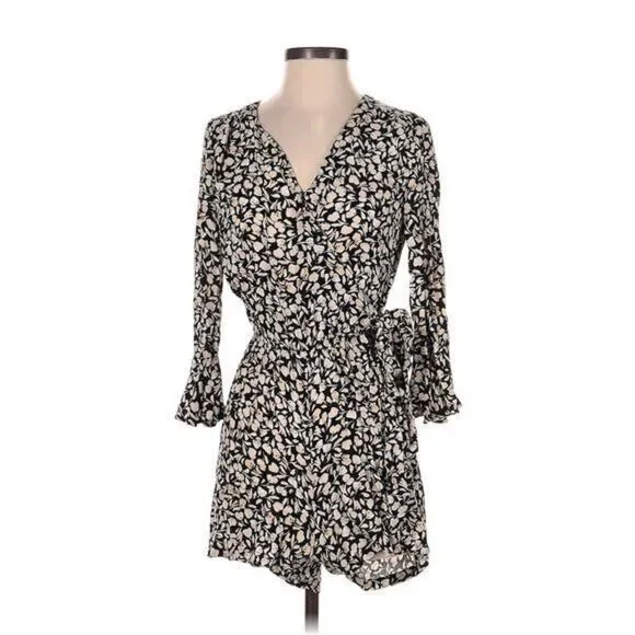 Who What Wear Women's Floral V-Neck 3/4 Sleeve Romper Black XS Casual Stylish - Picture 2 of 9